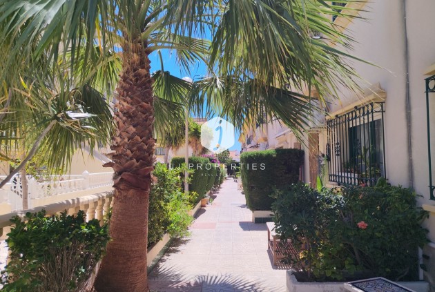 Resale - Chalet -
La Zenia - Costa Blanca