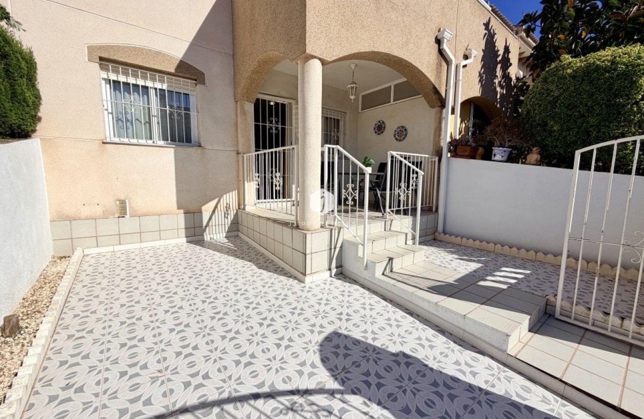 D'occasion - Chalet -
Torrevieja - Costa Blanca