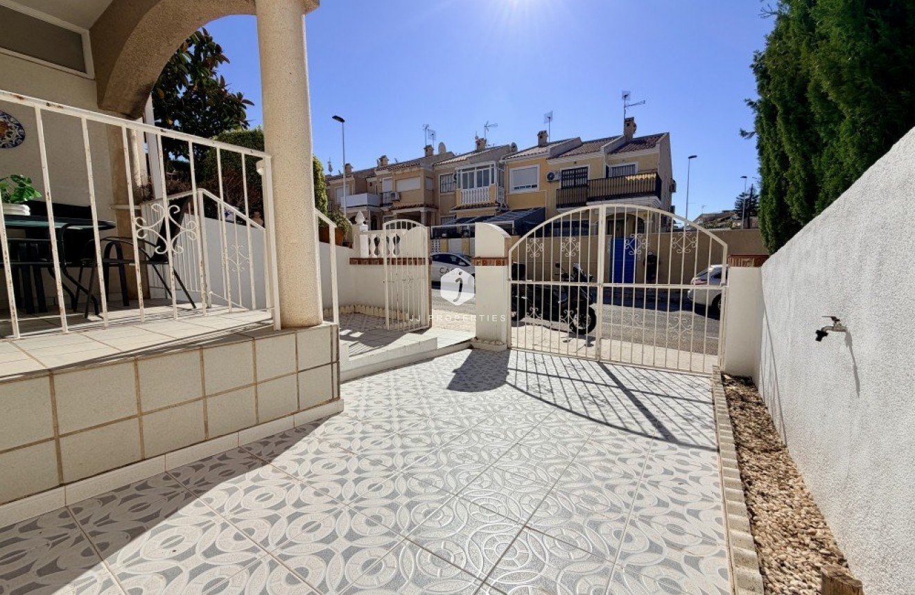 D'occasion - Chalet -
Torrevieja - Costa Blanca