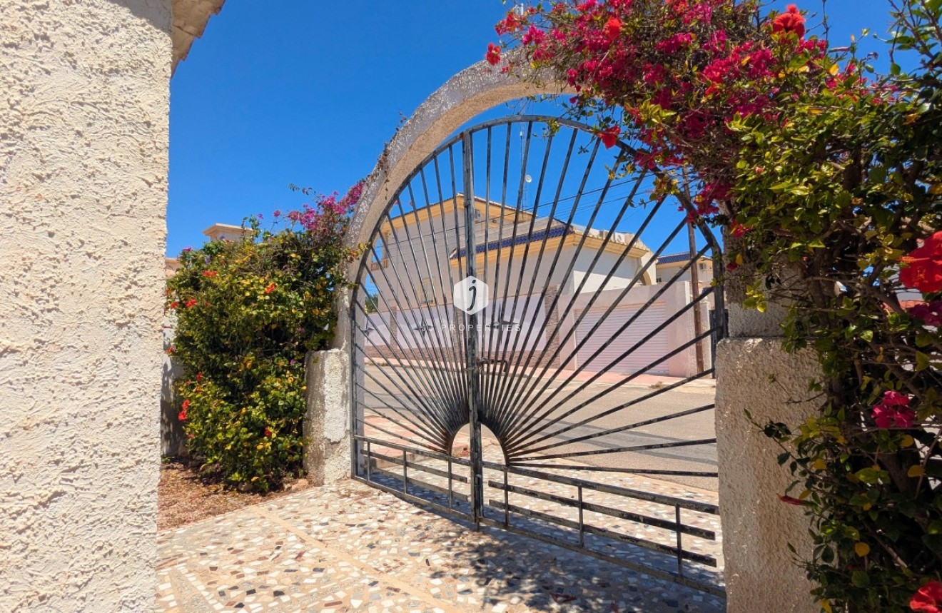 Resale - Villa -
Ciudad Quesada - Costa Blanca