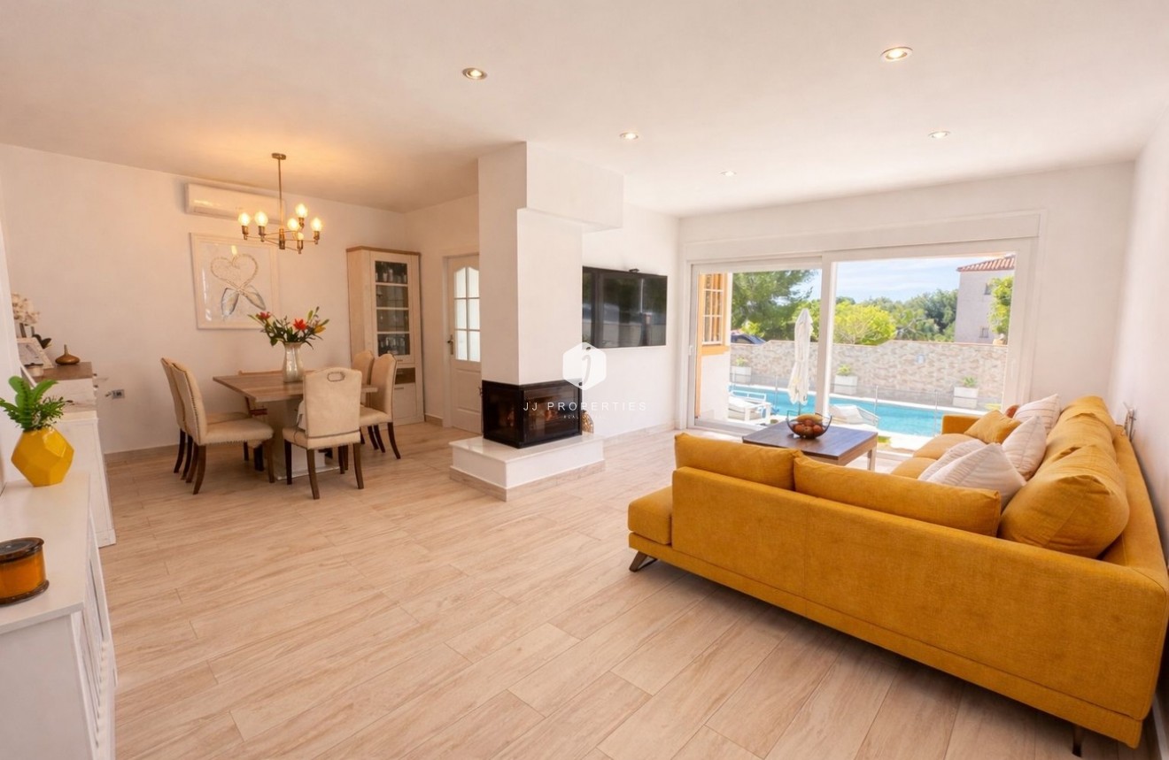 Resale - Villa -
Los Dolses - Inland