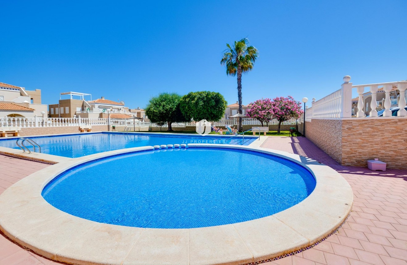 Z drugiej ręki - Bungalow -
Torrevieja - Aguas Nuevas 1