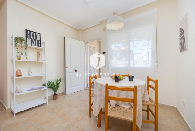 Z drugiej ręki - Bungalow -
Torrevieja - Aguas Nuevas 1