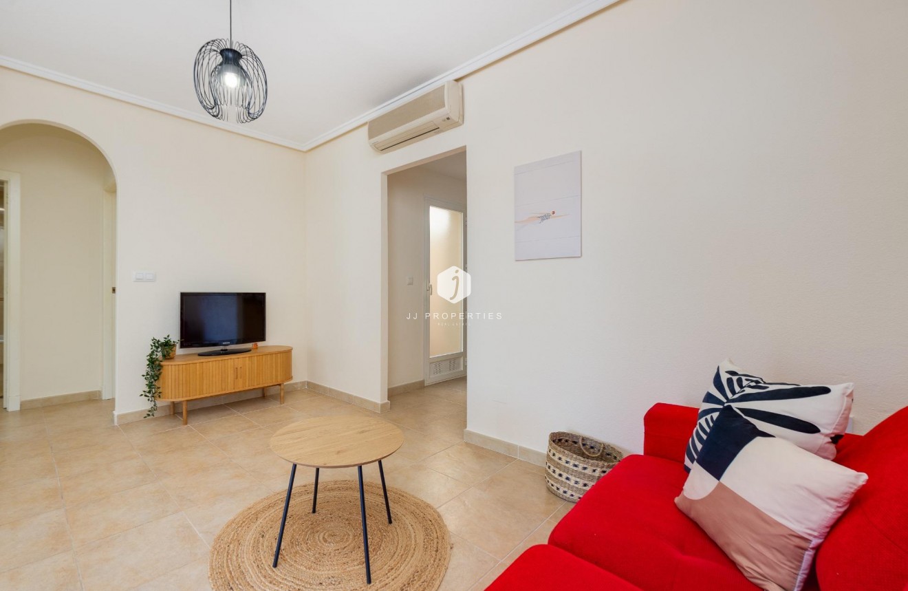 Z drugiej ręki - Bungalow -
Torrevieja - Aguas Nuevas 1