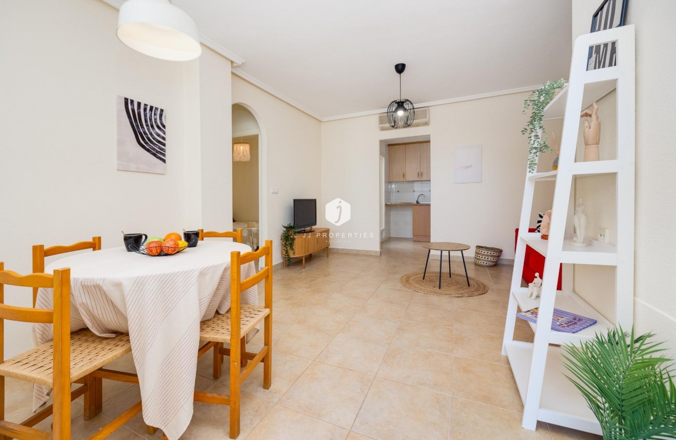 Z drugiej ręki - Bungalow -
Torrevieja - Aguas Nuevas 1