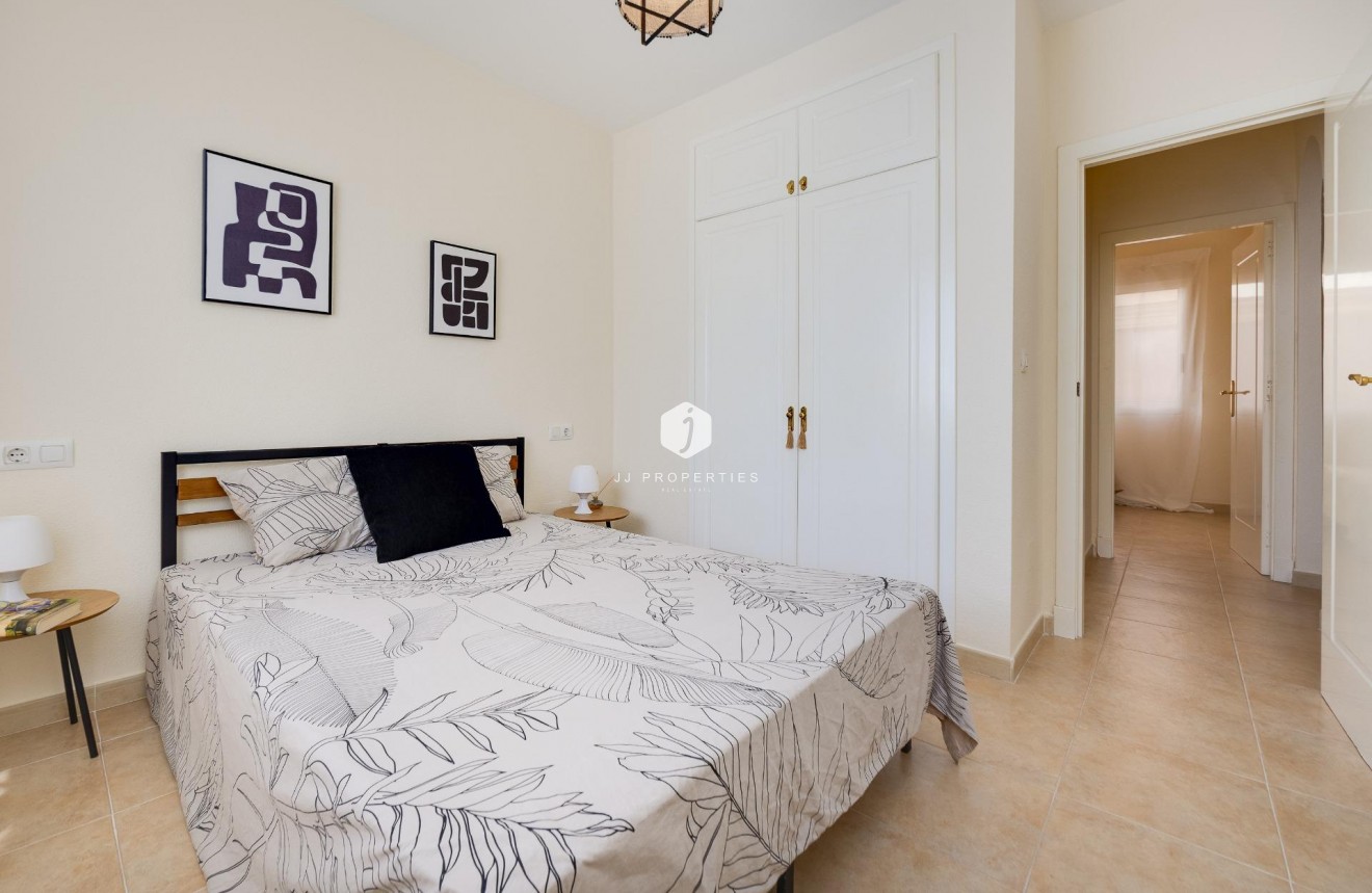 Z drugiej ręki - Bungalow -
Torrevieja - Aguas Nuevas 1