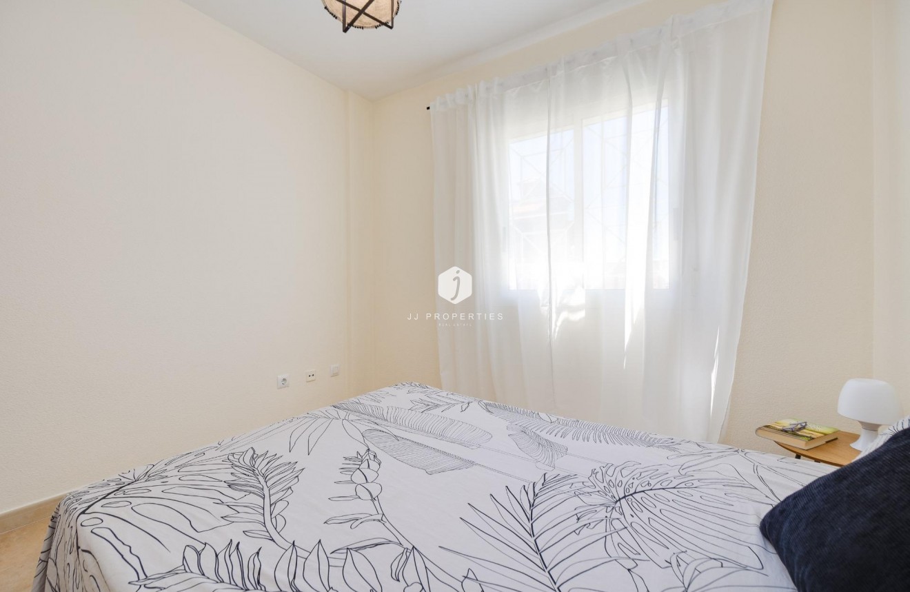 Z drugiej ręki - Bungalow -
Torrevieja - Aguas Nuevas 1