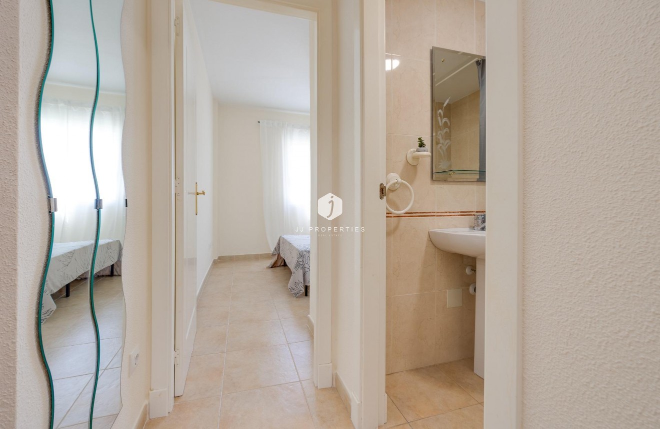 Z drugiej ręki - Bungalow -
Torrevieja - Aguas Nuevas 1