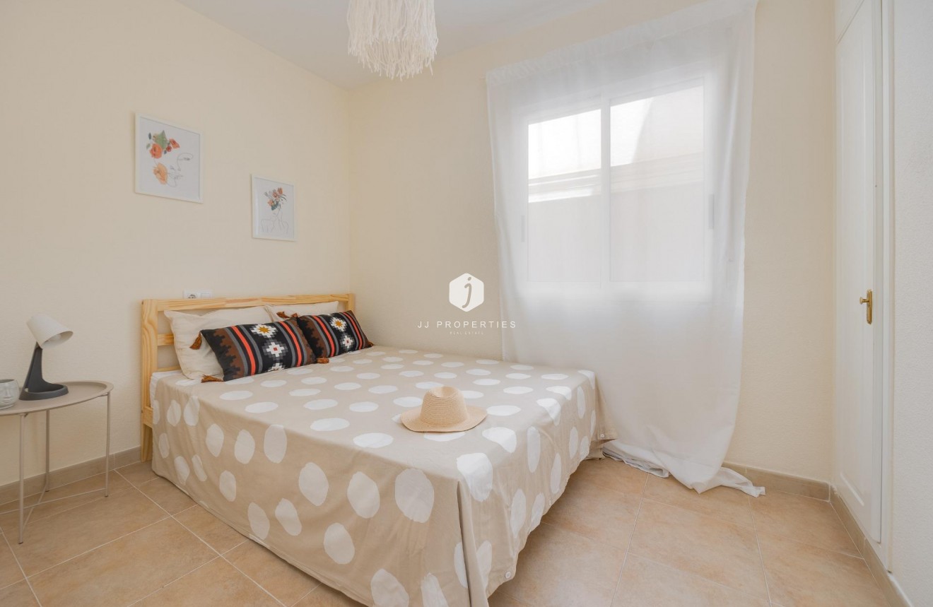 Z drugiej ręki - Bungalow -
Torrevieja - Aguas Nuevas 1