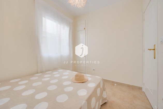 Z drugiej ręki - Bungalow -
Torrevieja - Aguas Nuevas 1