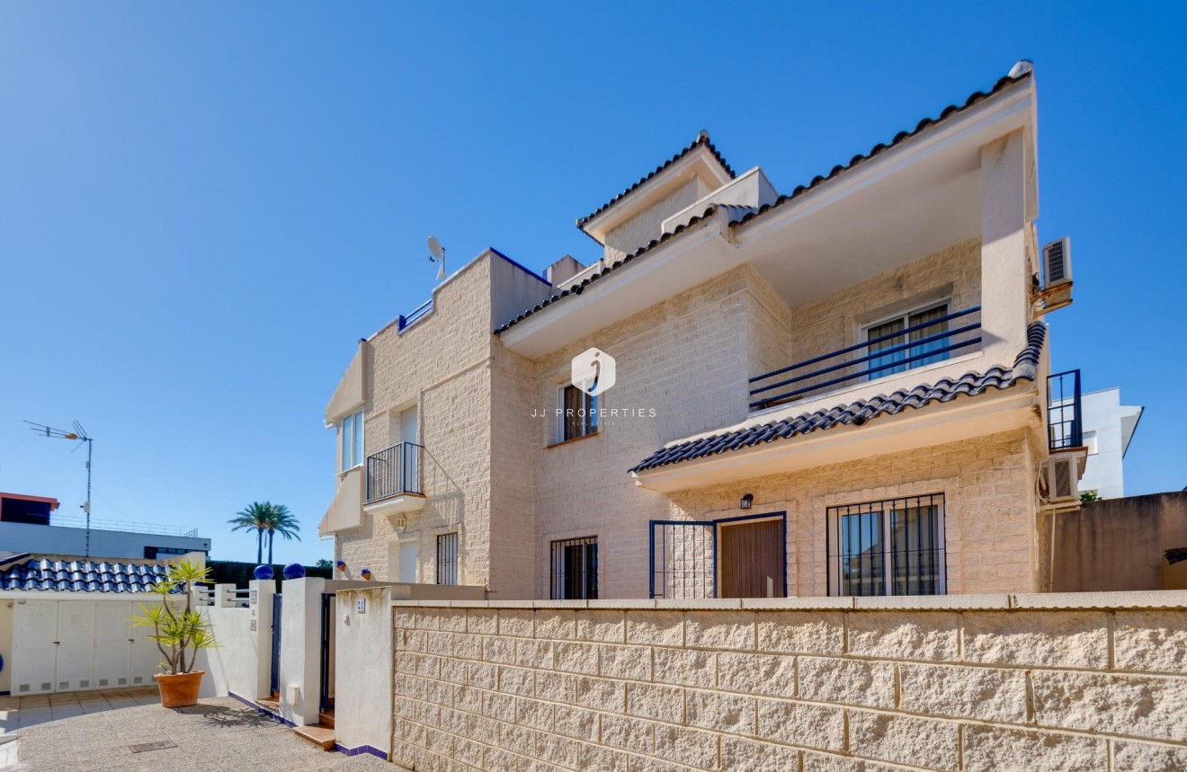 Resale - Chalet -
Torrevieja - La veleta