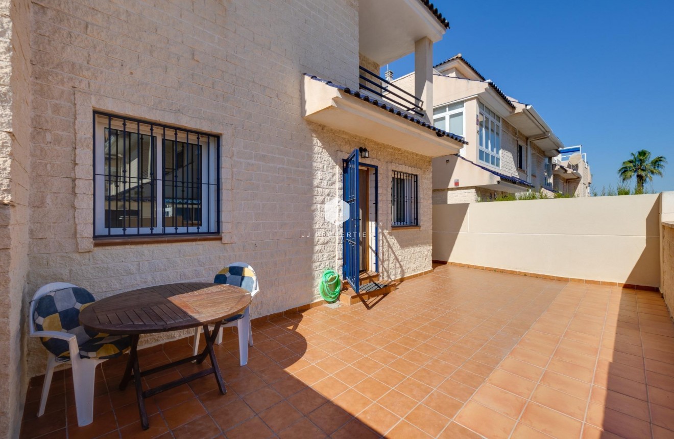 Resale - Chalet -
Torrevieja - La veleta