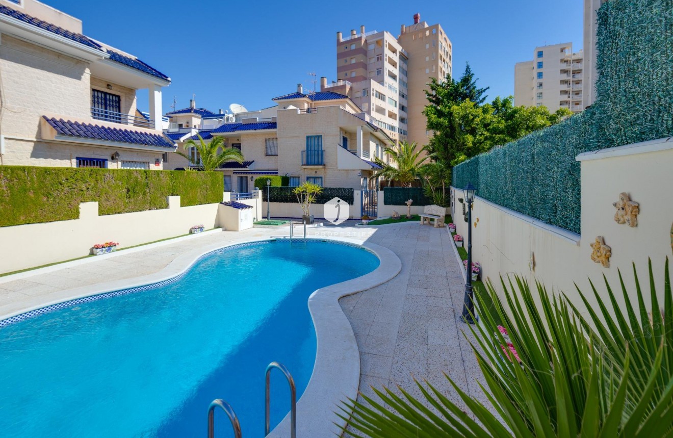 Resale - Chalet -
Torrevieja - La veleta