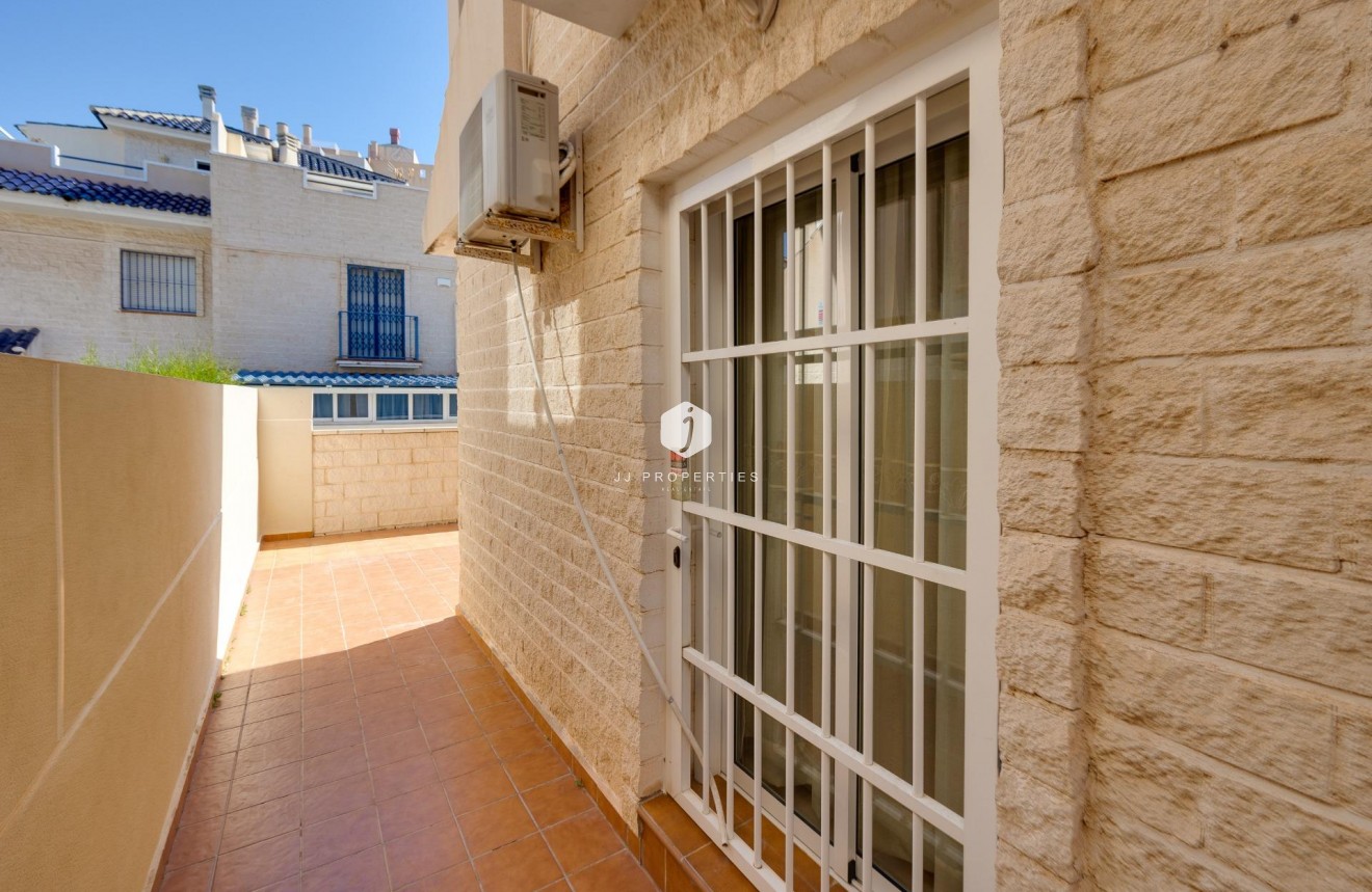 Resale - Chalet -
Torrevieja - La veleta