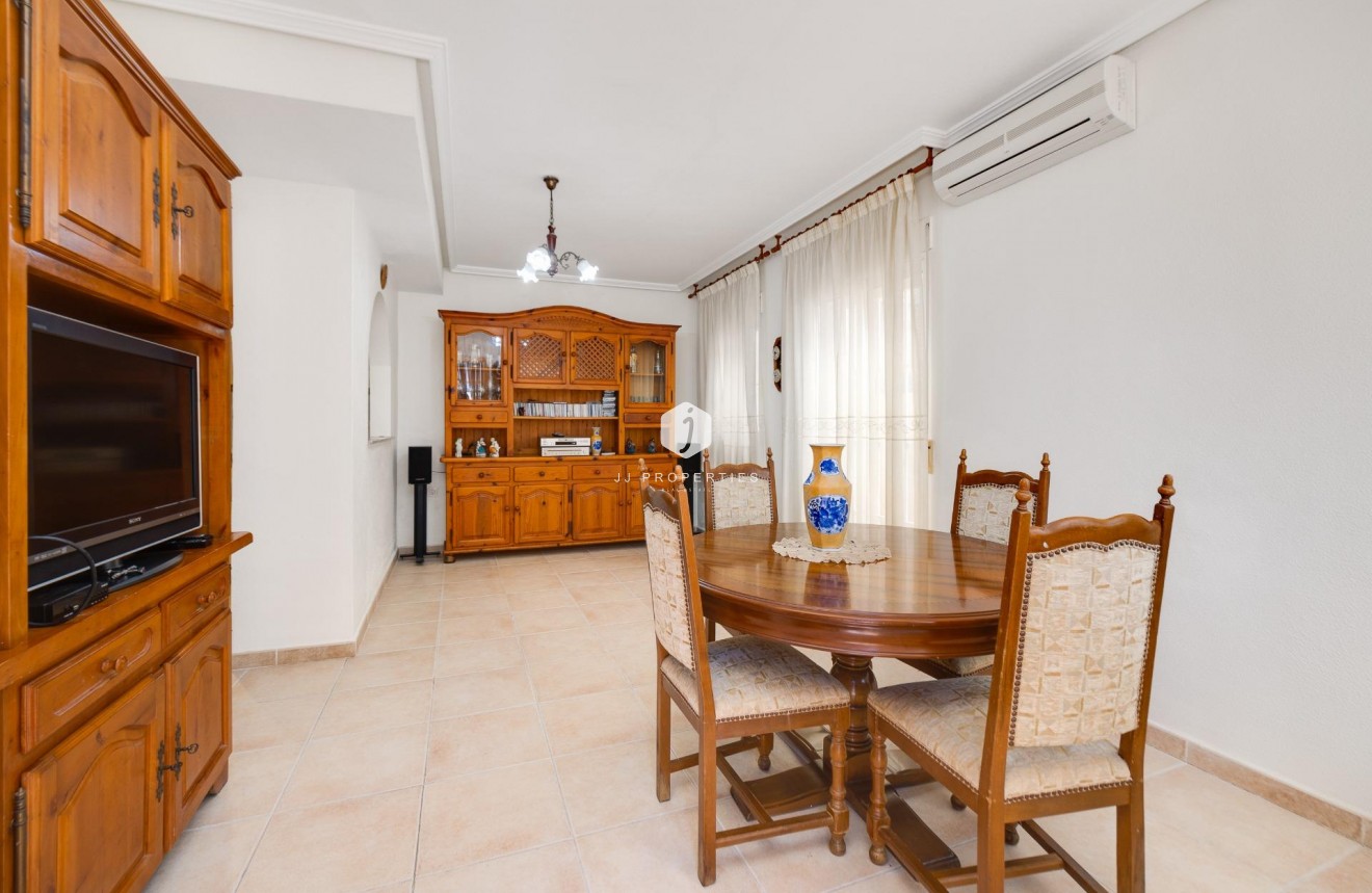 Resale - Chalet -
Torrevieja - La veleta