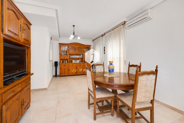 Resale - Chalet -
Torrevieja - La veleta