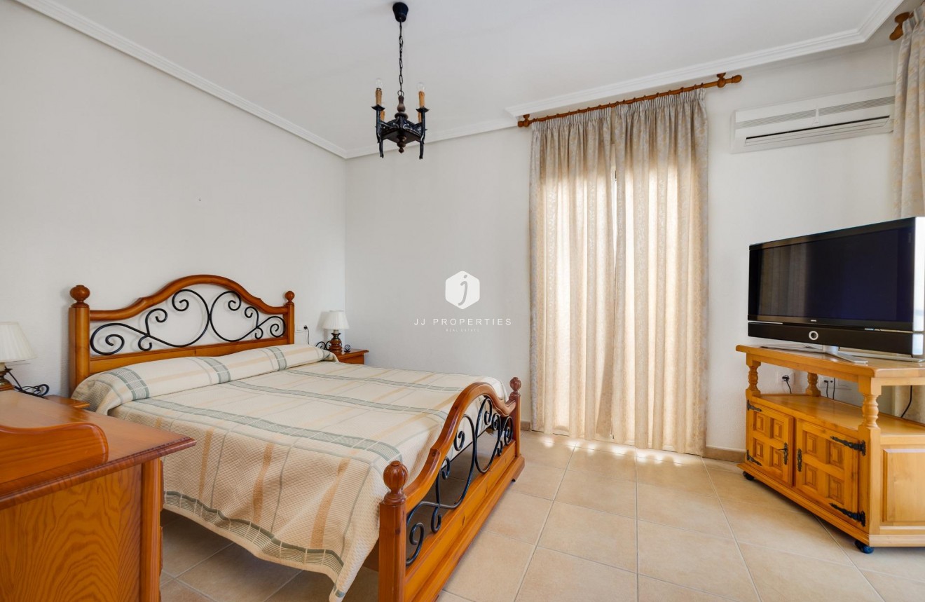Resale - Chalet -
Torrevieja - La veleta