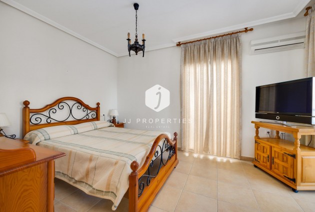 Resale - Chalet -
Torrevieja - La veleta