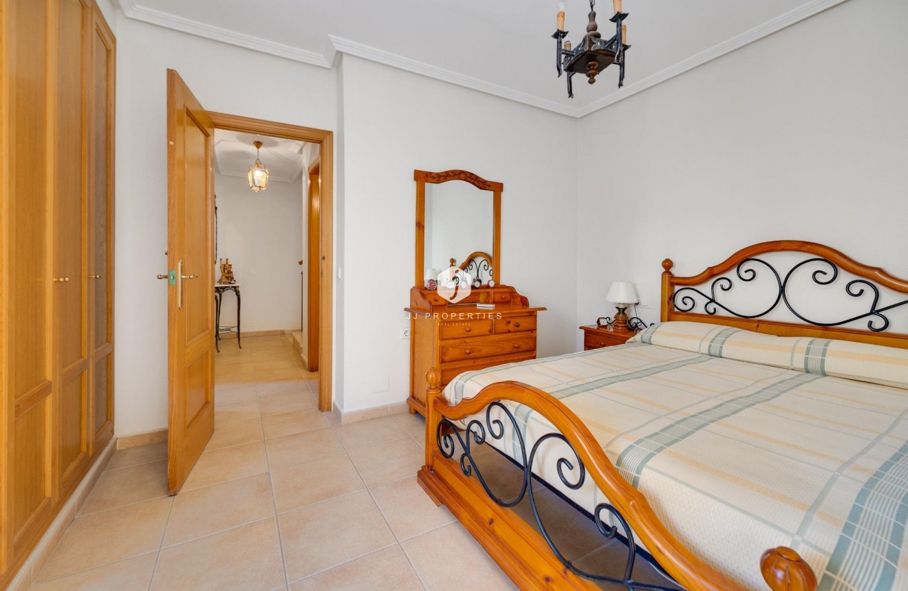Resale - Chalet -
Torrevieja - La veleta
