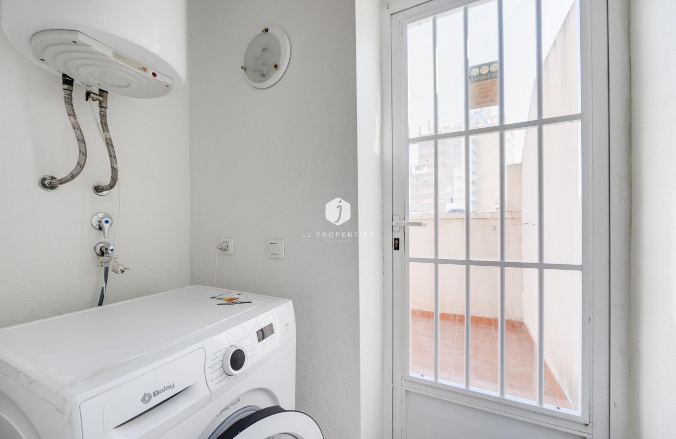 Resale - Chalet -
Torrevieja - La veleta