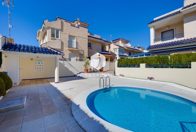 Resale - Chalet -
Torrevieja - La veleta