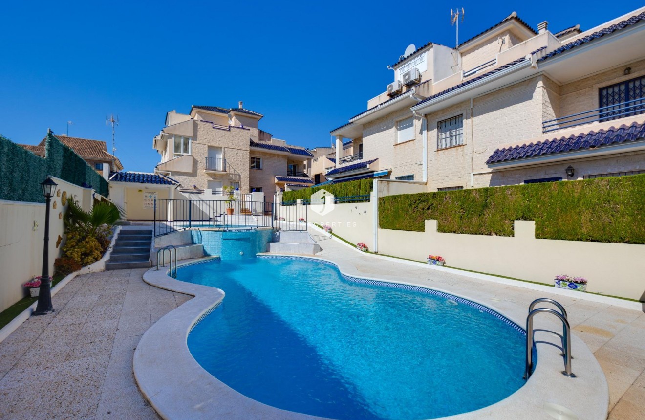 Resale - Chalet -
Torrevieja - La veleta