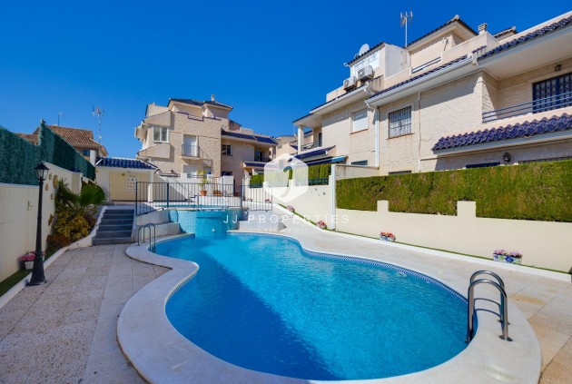 Resale - Chalet -
Torrevieja - La veleta