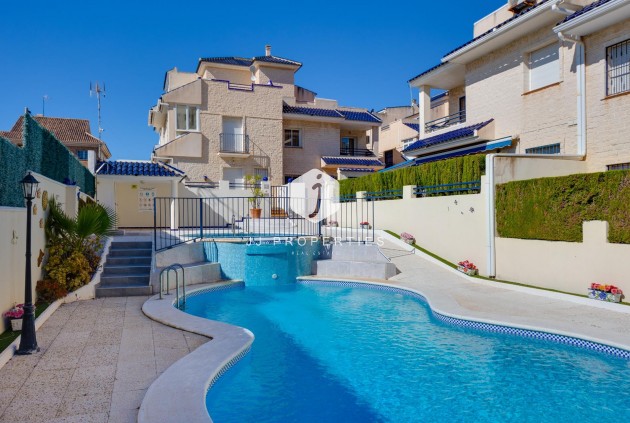 Resale - Chalet -
Torrevieja - La veleta