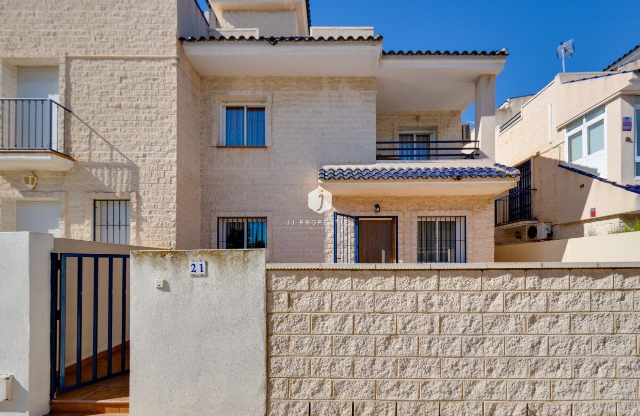 Resale - Chalet -
Torrevieja - La veleta