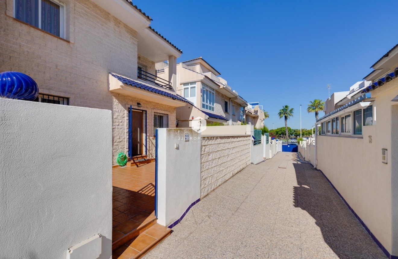 Resale - Chalet -
Torrevieja - La veleta