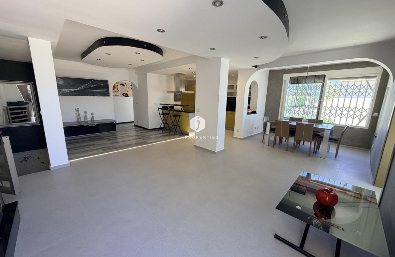 Resale - Villa -
Torrevieja - Costa Blanca