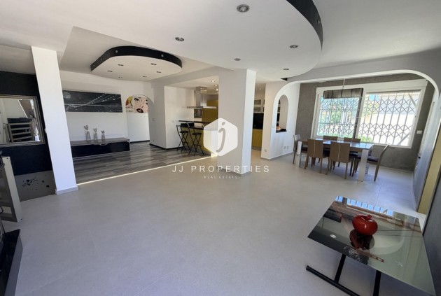 Resale - Villa -
Torrevieja - Costa Blanca