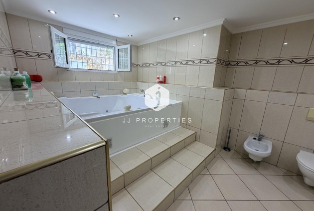 Resale - Villa -
Torrevieja - Costa Blanca