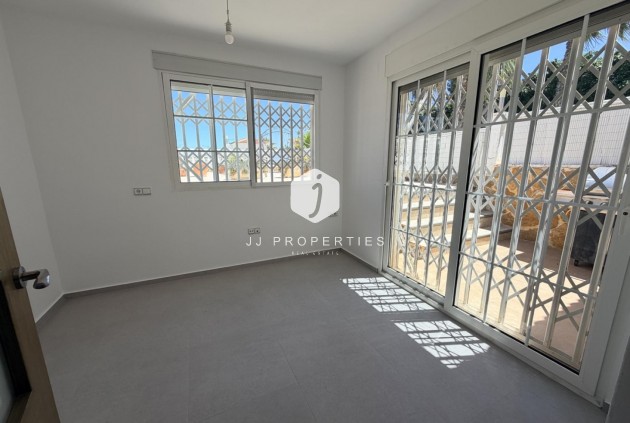 Resale - Villa -
Torrevieja - Costa Blanca