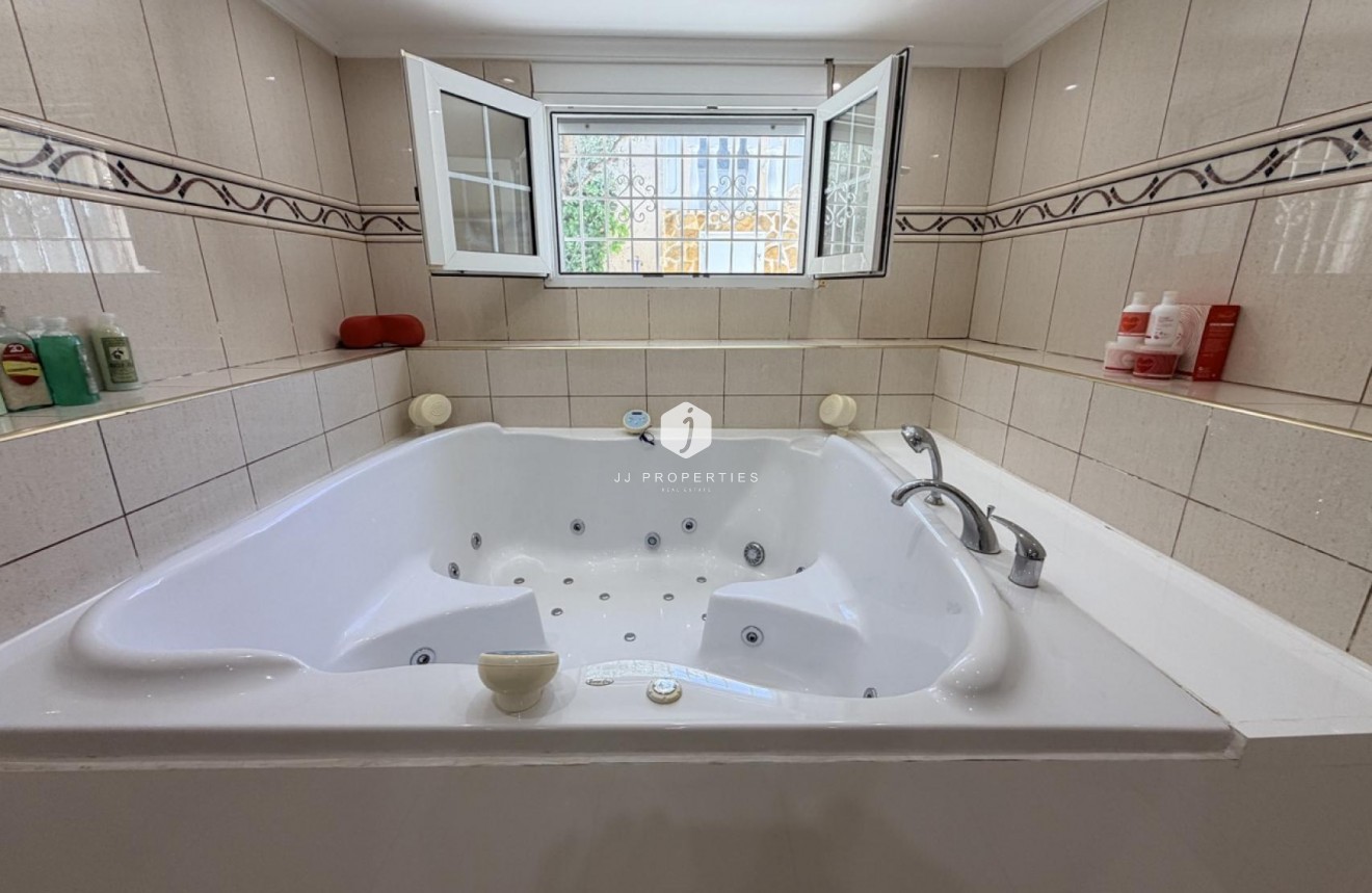 Resale - Villa -
Torrevieja - Costa Blanca