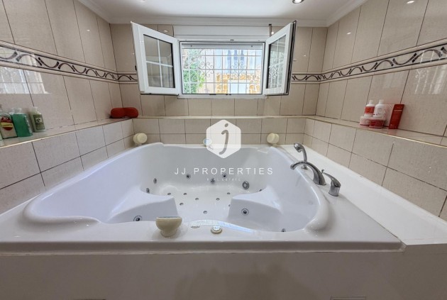 Resale - Villa -
Torrevieja - Costa Blanca