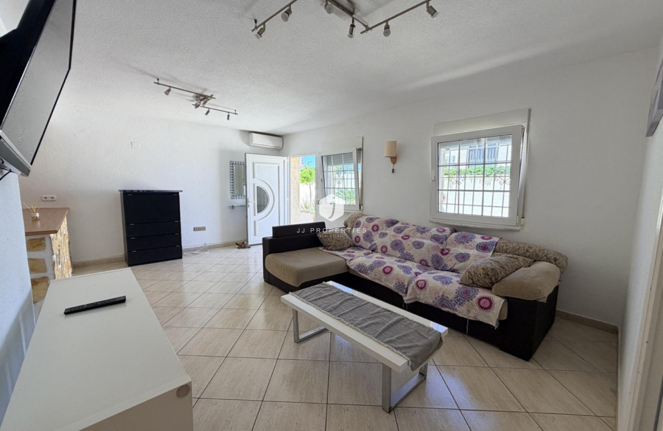 Resale - Villa -
Torrevieja - Costa Blanca