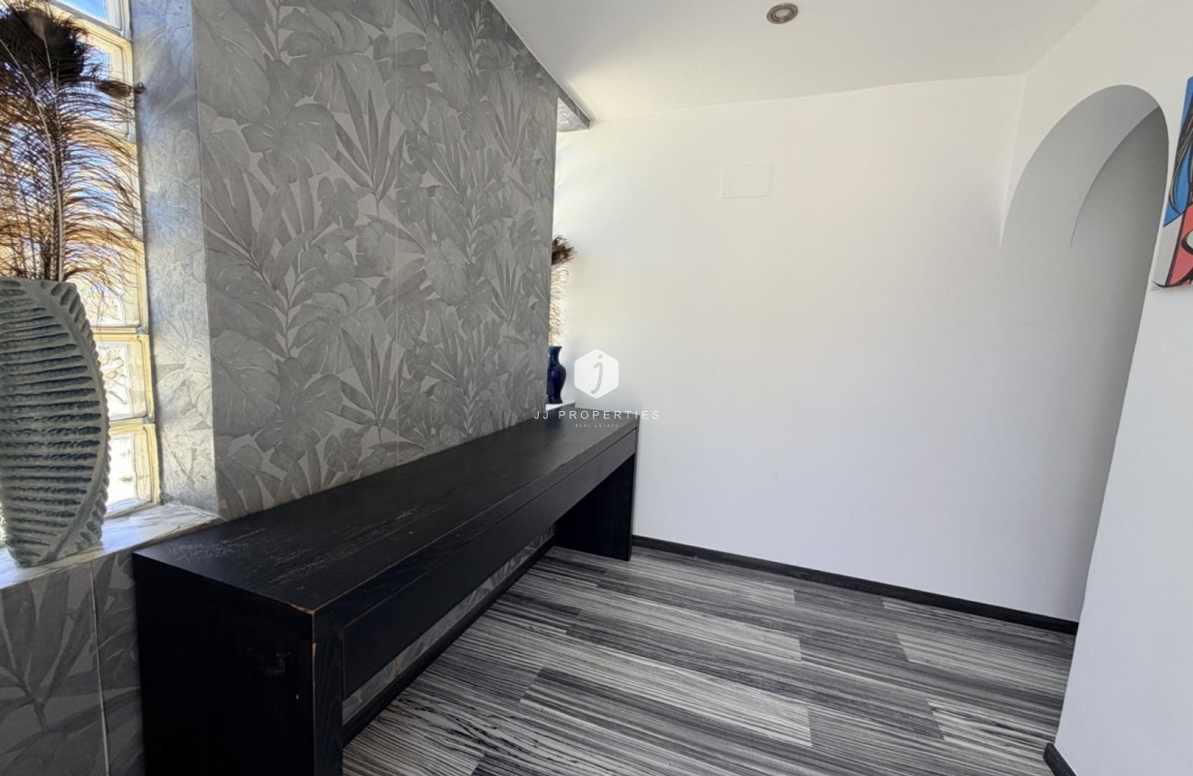 Resale - Villa -
Torrevieja - Costa Blanca