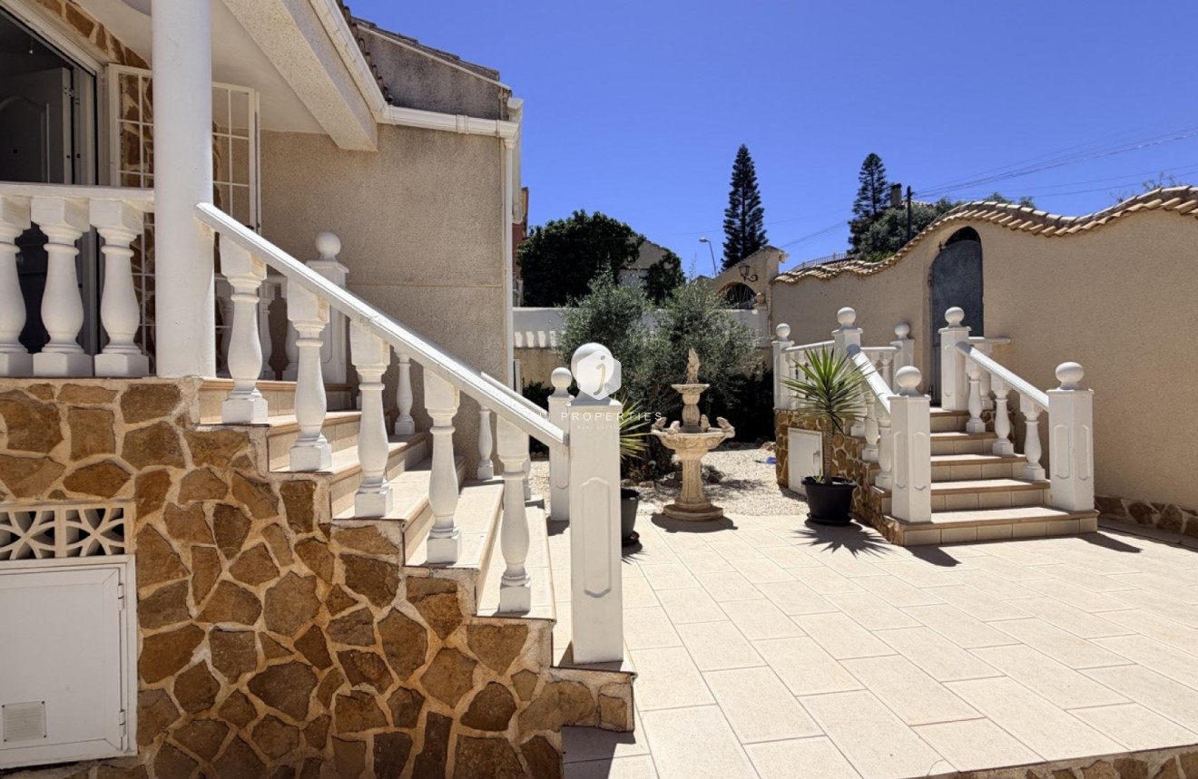 Resale - Villa -
Torrevieja - Costa Blanca