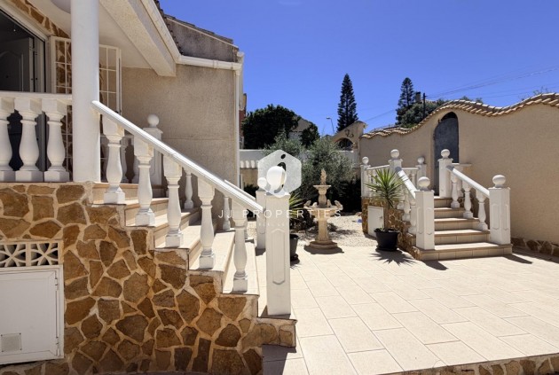 Resale - Villa -
Torrevieja - Costa Blanca