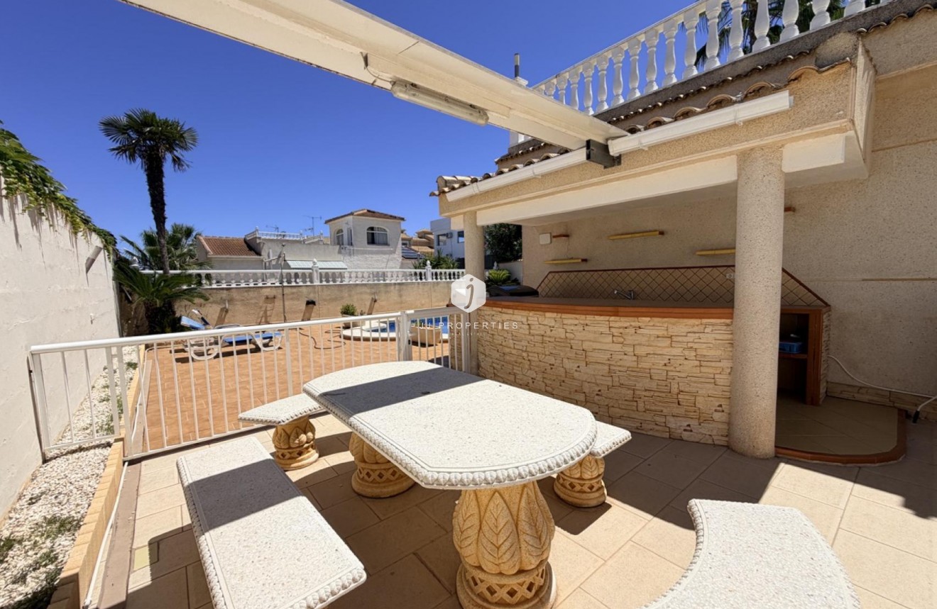 Resale - Villa -
Torrevieja - Costa Blanca