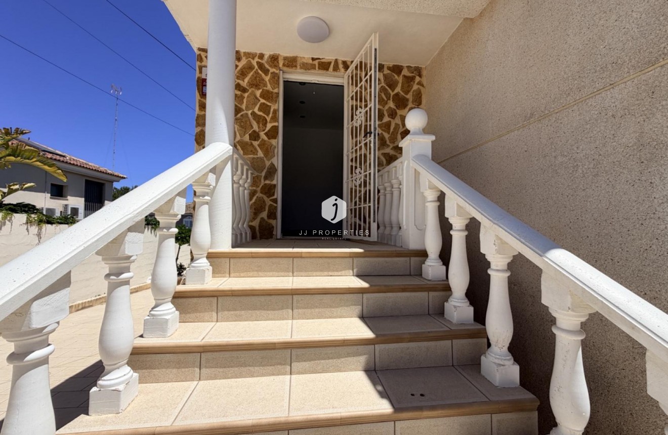 Resale - Villa -
Torrevieja - Costa Blanca