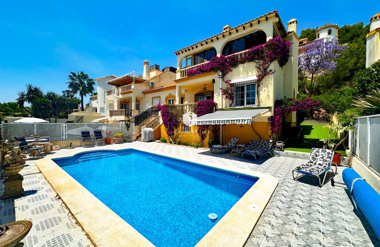 Resale - Villa -
Orihuela Costa - Costa Blanca
