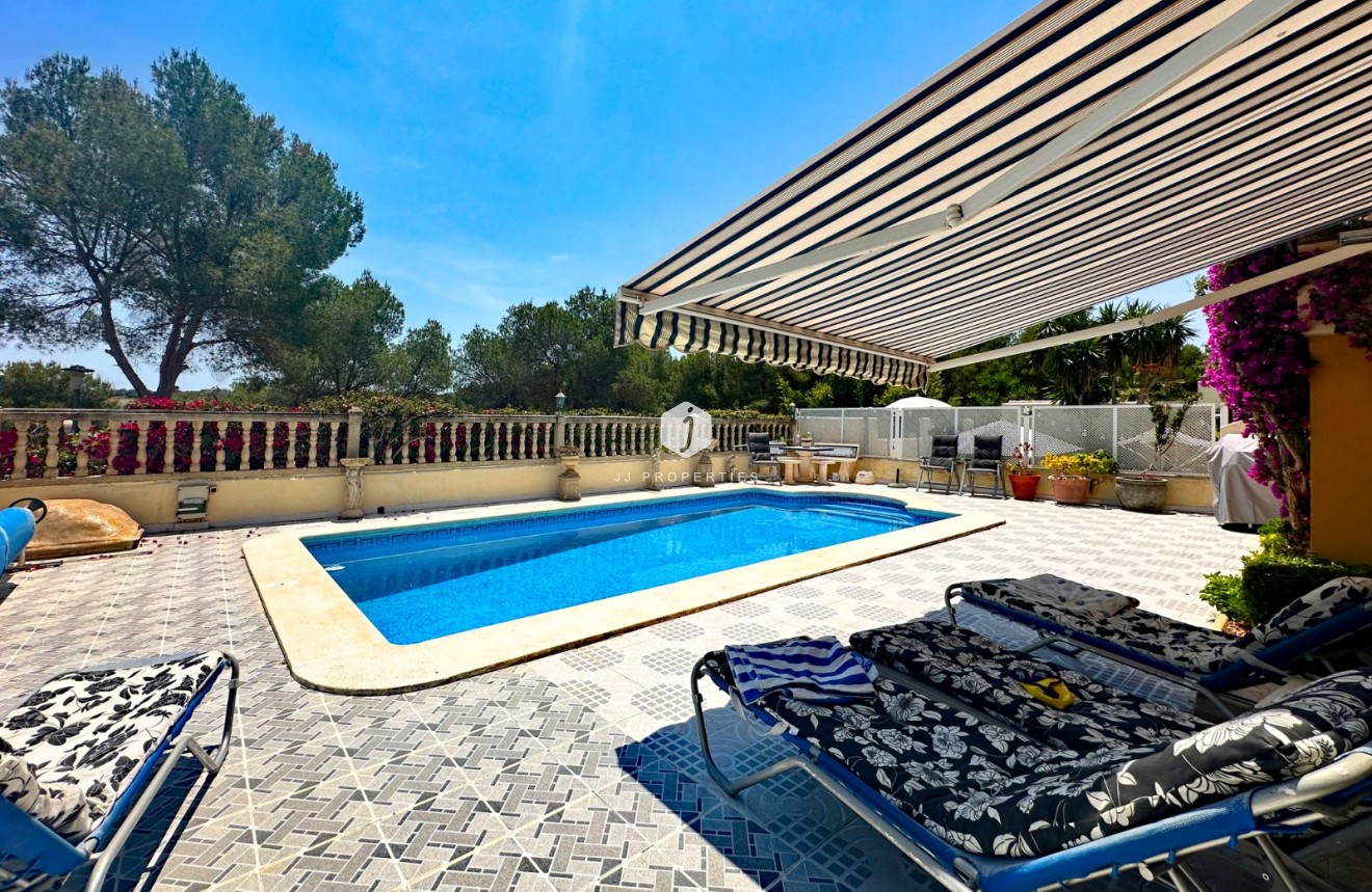Resale - Villa -
Orihuela Costa - Costa Blanca