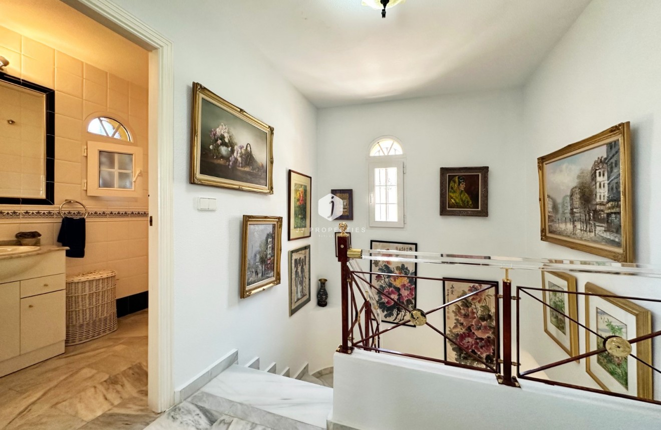 Resale - Villa -
Orihuela Costa - Costa Blanca