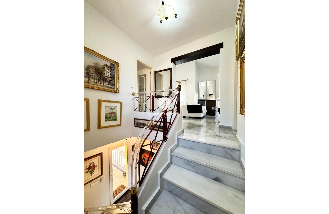 Resale - Villa -
Orihuela Costa - Costa Blanca