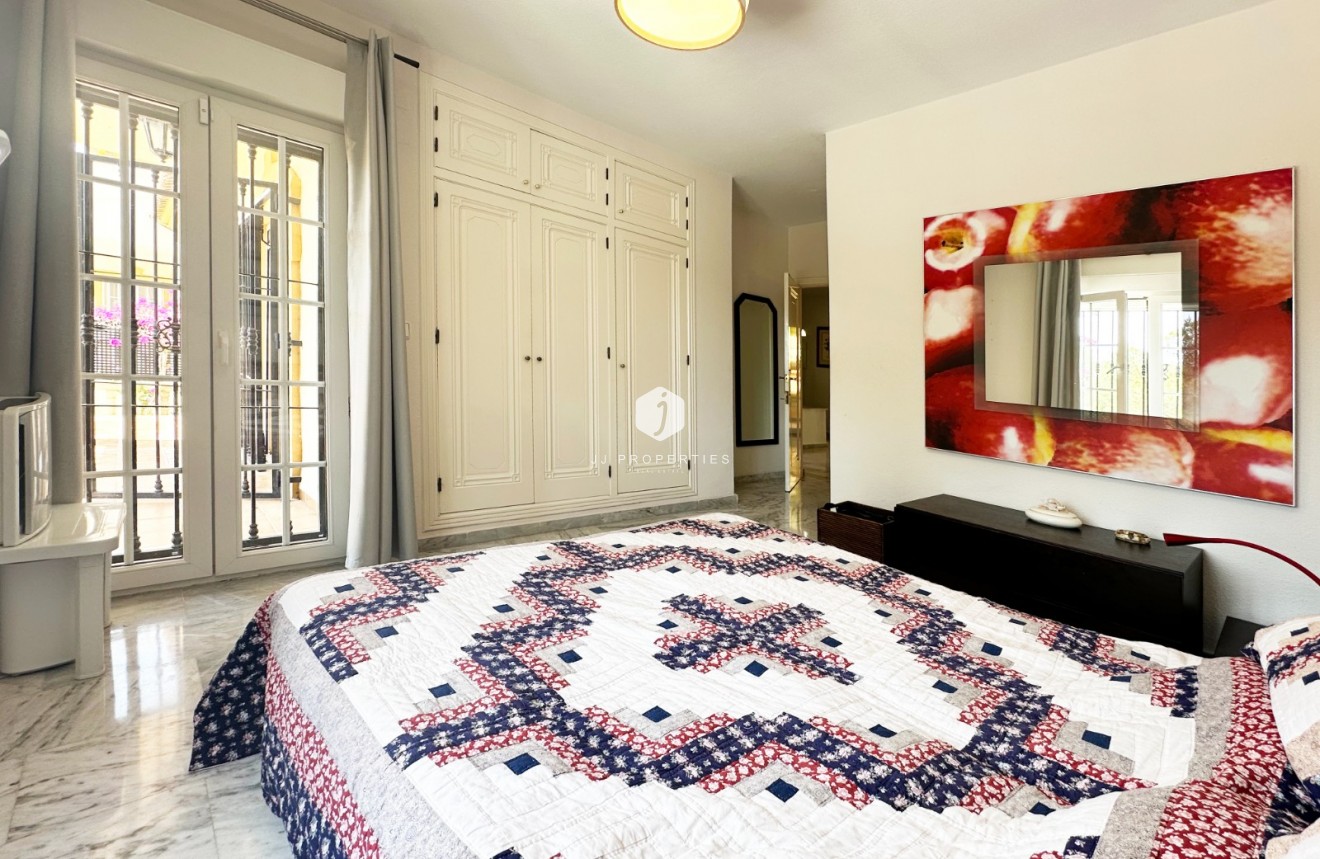 Resale - Villa -
Orihuela Costa - Costa Blanca