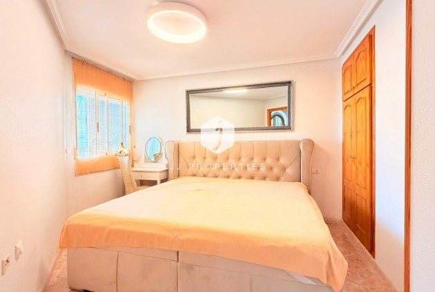 Segunda mano - Apartamento / piso -
Torrevieja - Nueva Torrevieja