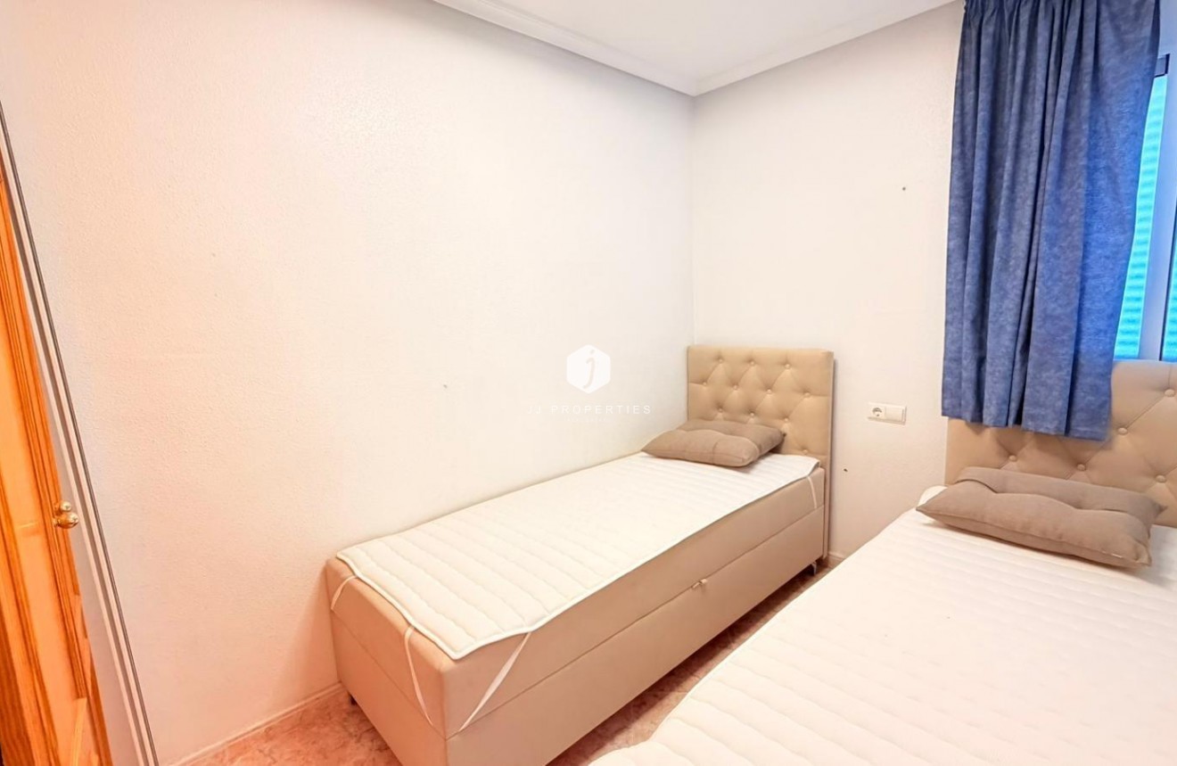 Segunda mano - Apartamento / piso -
Torrevieja - Nueva Torrevieja