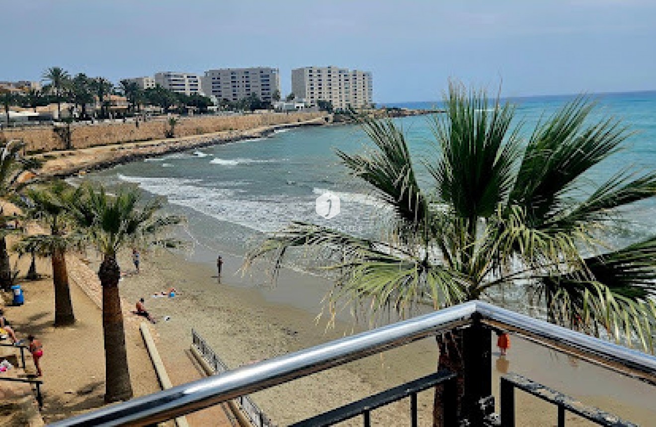 Resale - Chalet -
Orihuela Costa - Costa Blanca